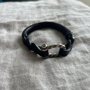 DAVID YURMAN
Black Leather Bracelet and Cable Clasp